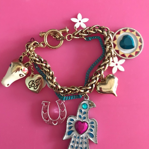Betsey Johnson horse luck charm heart bracelet B45